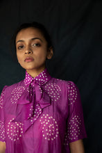 Vanya - Pussy bow bandhej blouse